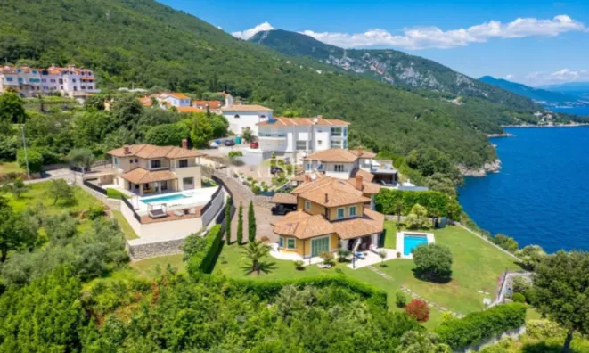 Недвижимость Семейный дом 200 м², Центр: 2