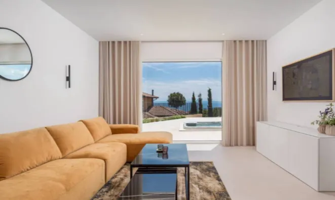 Недвижимость Семейный дом 200 м², Центр: 3