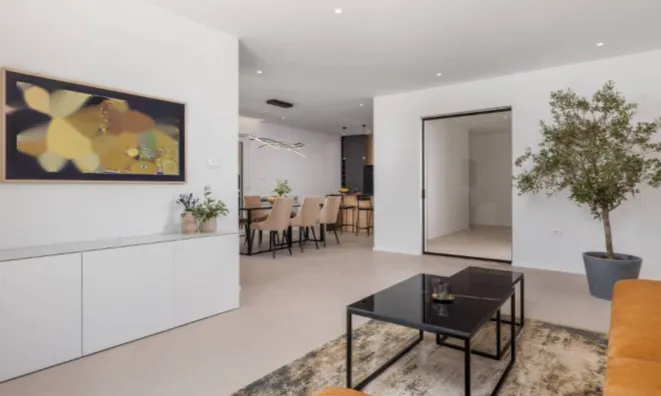 Недвижимость Семейный дом 200 м², Центр: 6