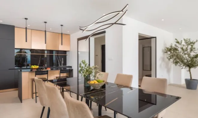 Недвижимость Семейный дом 200 м², Центр: 10