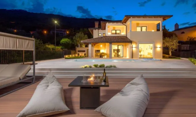 Недвижимость Семейный дом 200 м², Центр: 40