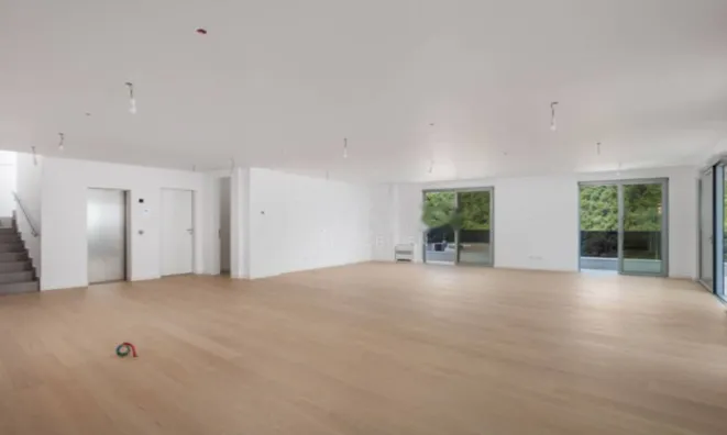 Недвижимость Четырехкомнатная Квартира Центр: 3