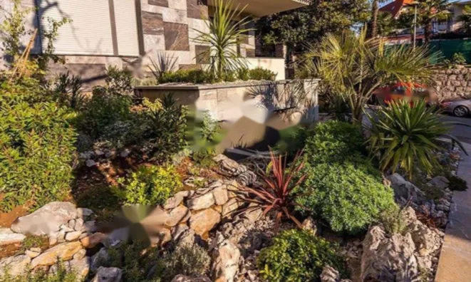 Недвижимость Трехкомнатная квартира в центре: 4