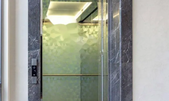 Недвижимость Трехкомнатная квартира в центре: 18