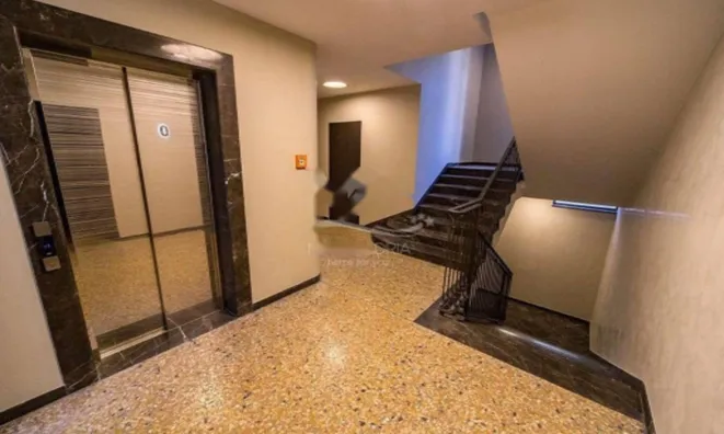 Недвижимость Трехкомнатная квартира в центре: 23