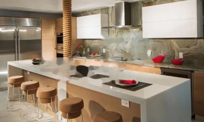 Недвижимость Четырехкомнатная квартира в центре: 1