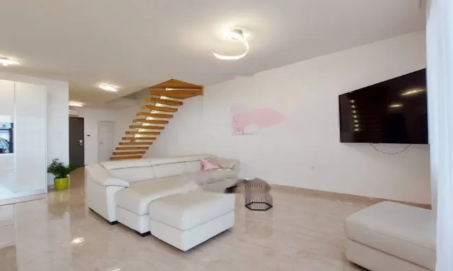 Недвижимость Дуплекс 250 м², Побри: 15