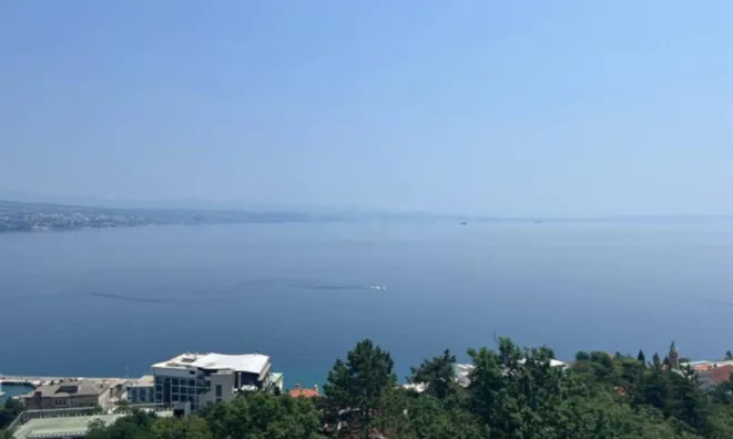 Недвижимость Трехкомнатная квартира Центр: 2