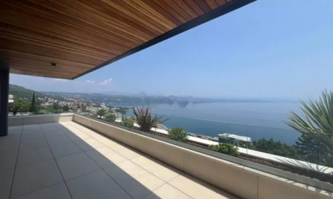 Недвижимость Трехкомнатная квартира Центр: 3