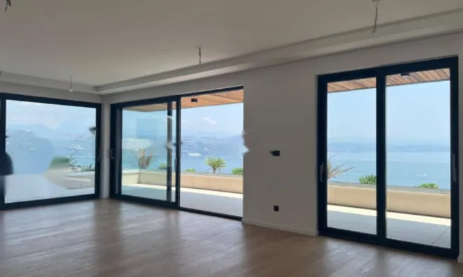 Недвижимость Трехкомнатная квартира Центр: 8