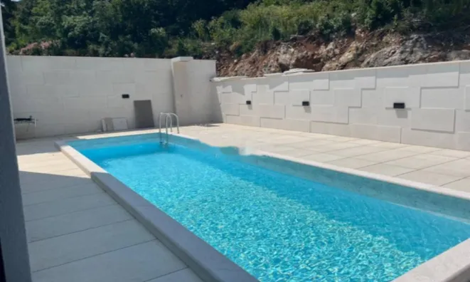 Недвижимость Трехкомнатная квартира Центр: 15