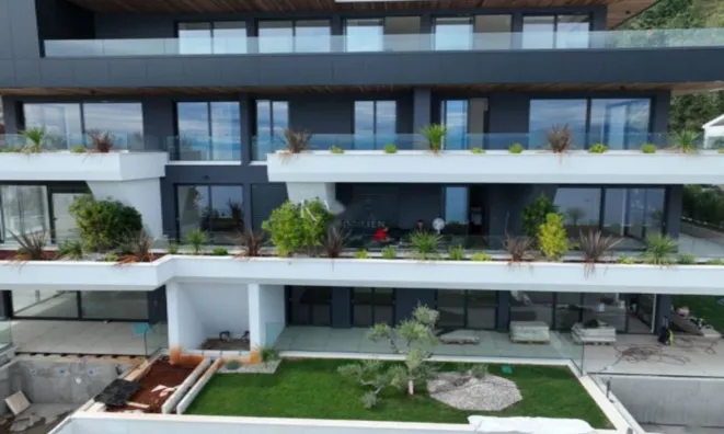 Недвижимость Трехкомнатная квартира Центр: 21