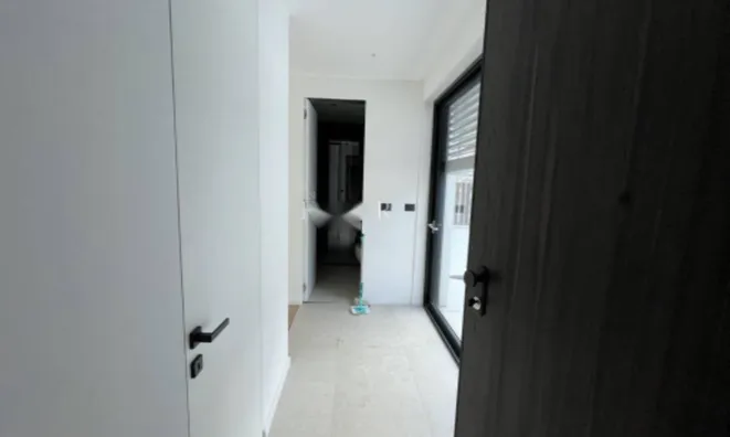 Недвижимость Трехкомнатная квартира Центр: 24