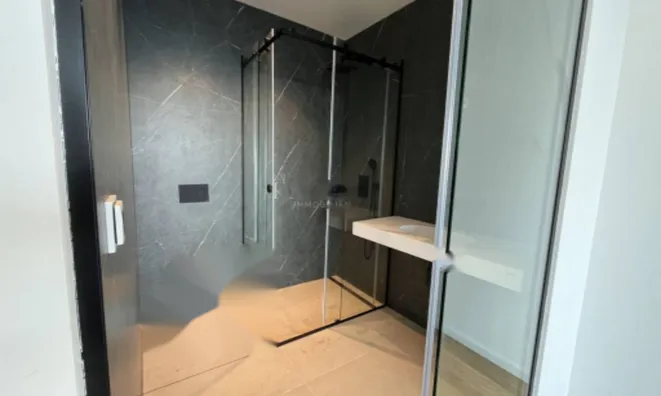 Недвижимость Трехкомнатная квартира Центр: 28