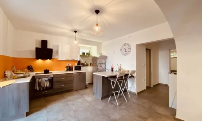 Недвижимость Трехкомнатная квартира, центр: 1