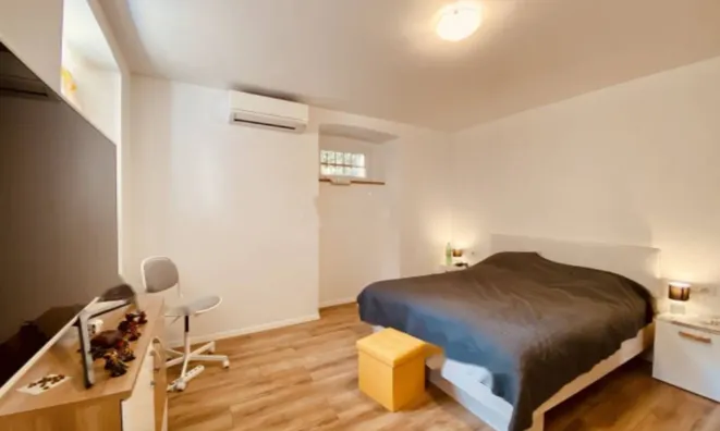 Недвижимость Трехкомнатная квартира, центр: 6