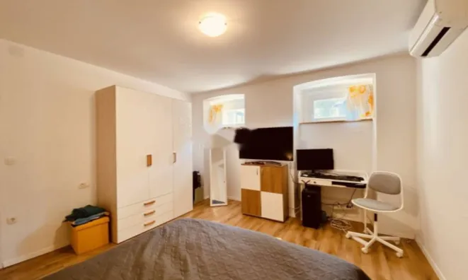 Недвижимость Трехкомнатная квартира, центр: 8