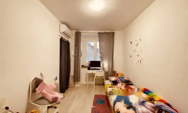 Недвижимость Трехкомнатная квартира, центр: 9