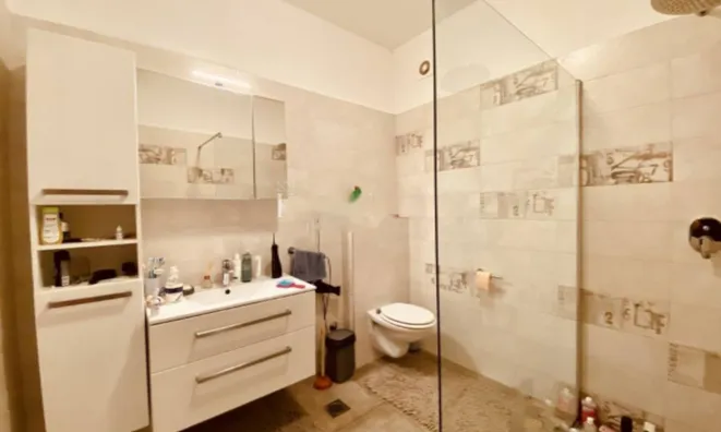 Недвижимость Трехкомнатная квартира, центр: 12