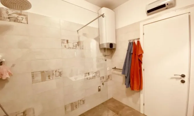 Недвижимость Трехкомнатная квартира, центр: 13