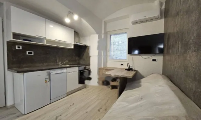 Недвижимость Четырехкомнатная квартира, Центр, Опатия: 1