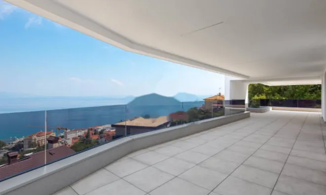 Недвижимость Четырехкомнатная квартира в центре Опатии: 1