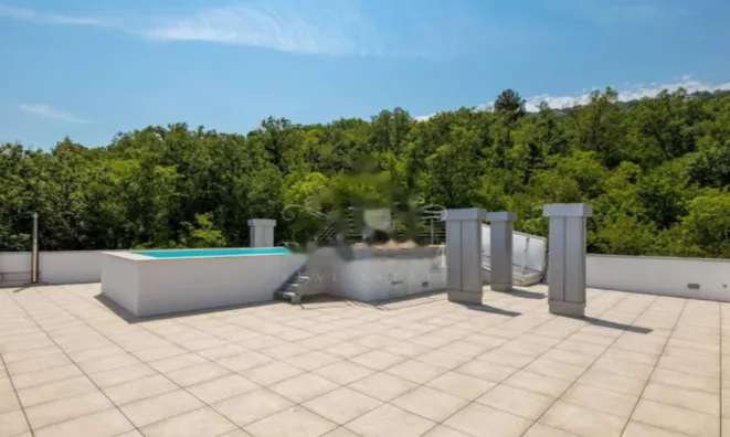 Недвижимость Четырехкомнатная квартира в центре Опатии: 55