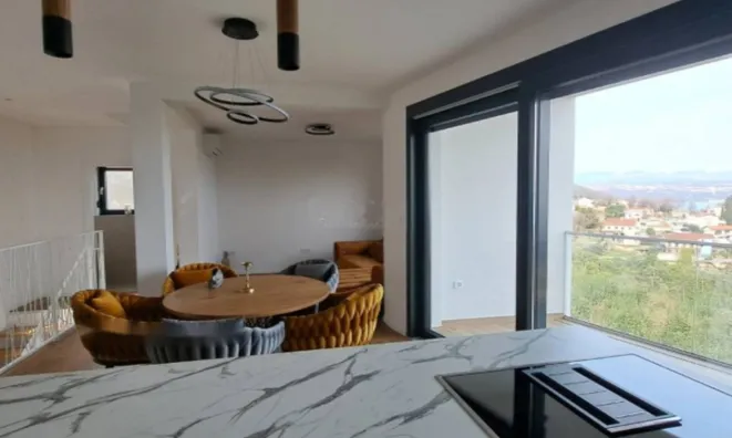 Недвижимость Трехкомнатная квартира в центре: 4