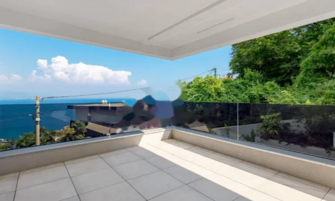 Недвижимость Трехкомнатная квартира в центре: 2