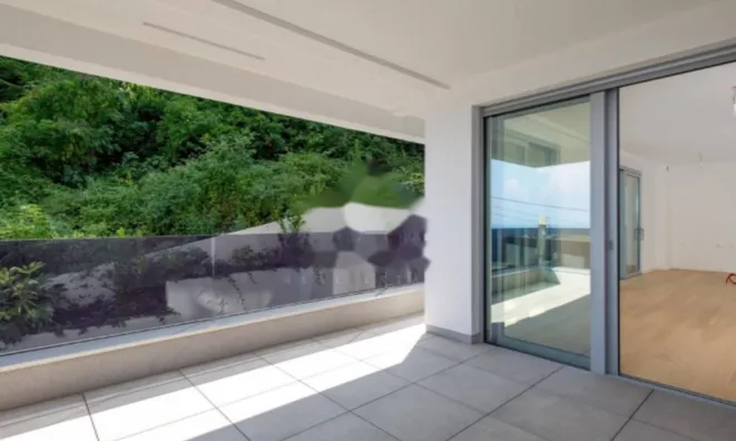 Недвижимость Трехкомнатная квартира в центре: 3