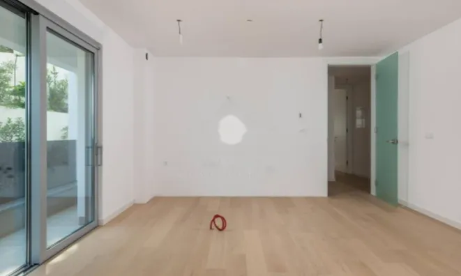 Недвижимость Трехкомнатная квартира в центре: 10