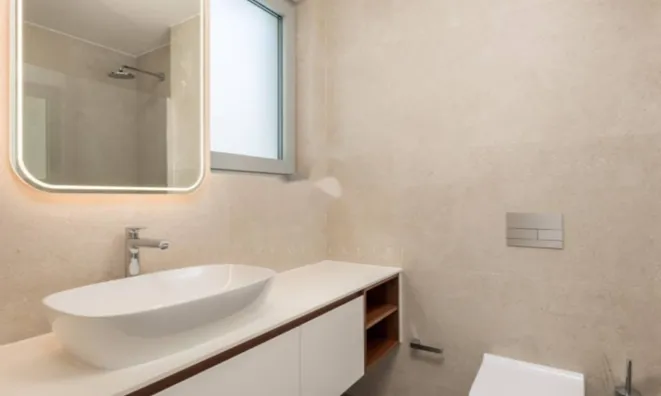 Недвижимость Трехкомнатная квартира в центре: 17