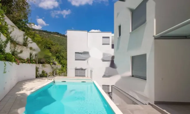 Недвижимость Трехкомнатная квартира в центре: 32