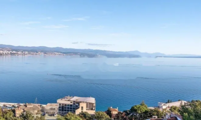 Недвижимость Трёхкомнатная квартира, Центр: 2