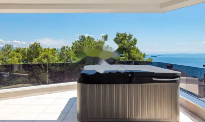 Недвижимость Четырехкомнатная квартира, Центр, Опатия: 1