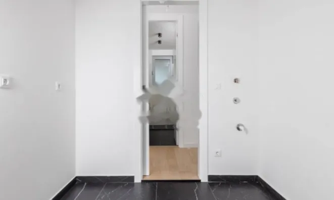 Недвижимость Четырехкомнатная квартира, Центр, Опатия: 18