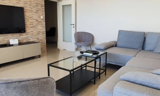 Недвижимость Трехкомнатная квартира Ика: 3