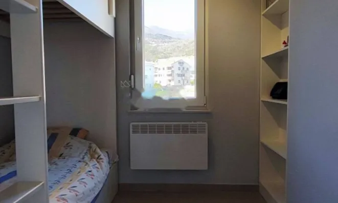 Недвижимость Трехкомнатная квартира Ика: 11