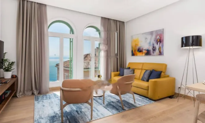 Недвижимость Трехкомнатная квартира, Центр: 2