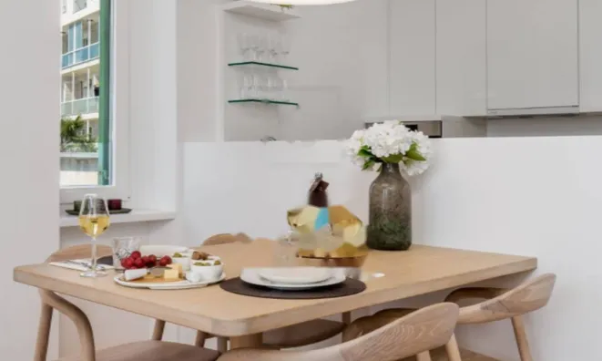 Недвижимость Трехкомнатная квартира, Центр: 10