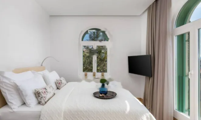 Недвижимость Трехкомнатная квартира, Центр: 16