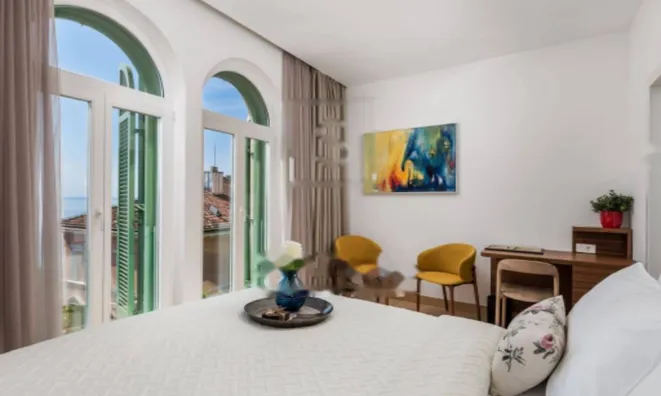 Недвижимость Трехкомнатная квартира, Центр: 17