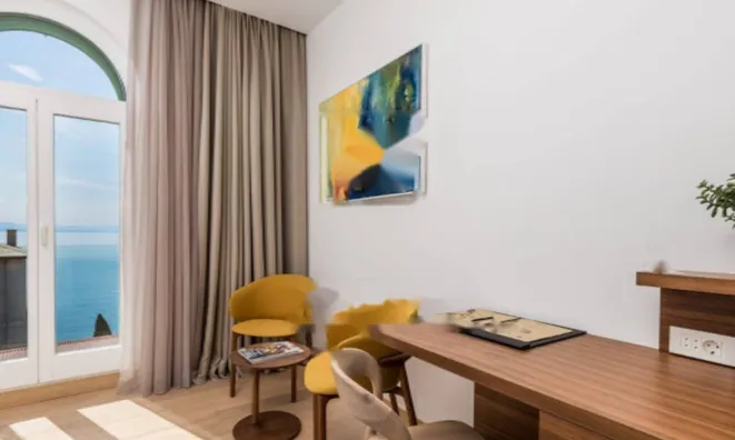 Недвижимость Трехкомнатная квартира, Центр: 19