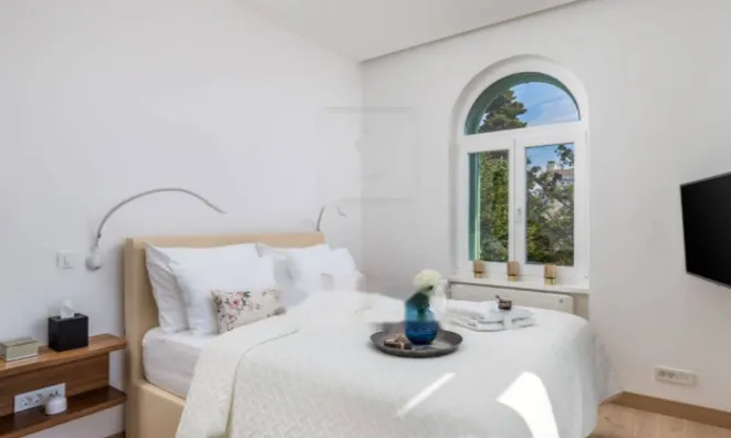 Недвижимость Трехкомнатная квартира, Центр: 21