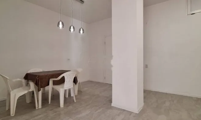 Недвижимость Трехкомнатная квартира в Центре: 6