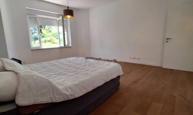 Недвижимость Трехкомнатная квартира в Центре: 10