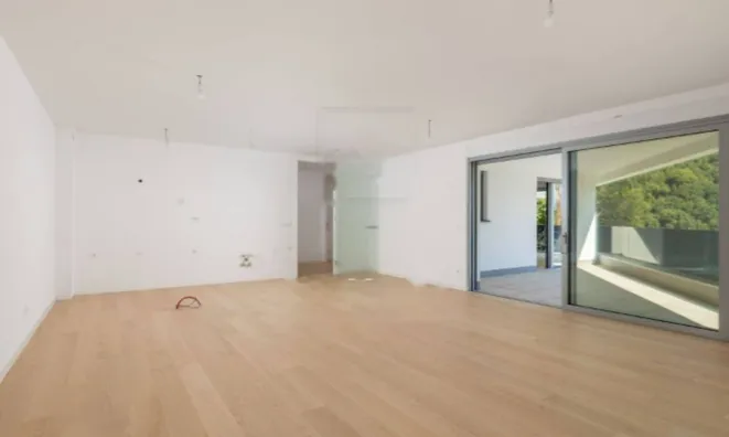 Недвижимость Трехкомнатная квартира, Центр: 9