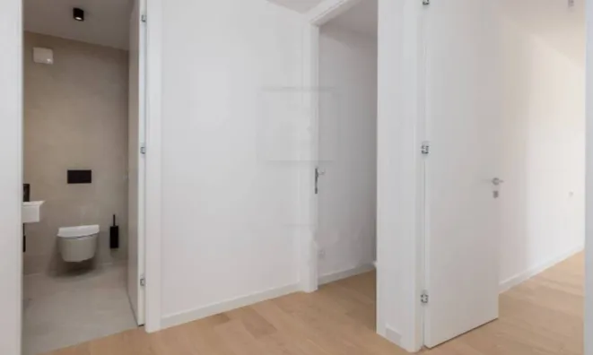 Недвижимость Трехкомнатная квартира, Центр: 11