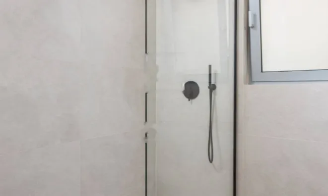 Недвижимость Трехкомнатная квартира, Центр: 17