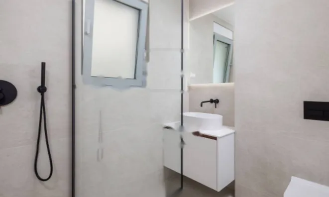 Недвижимость Трехкомнатная квартира, Центр: 20